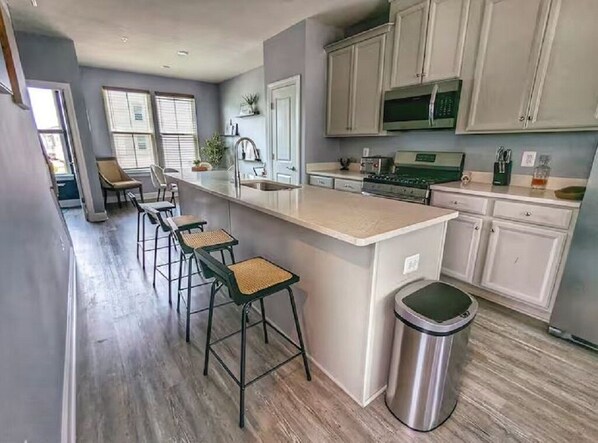 Private kitchen - Luxury Home Near Washington DC & FedEx Field! (Largo)