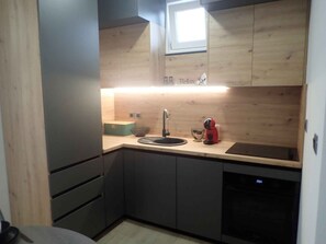 Fridge, microwave, oven, stovetop - Holiday apartment with sea view (Barić Draga)