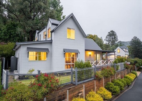 BlueMill Lodge - The Perfect Place for Couples or Families!