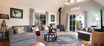 BlueMill Lodge - The Perfect Place for Couples or Families!