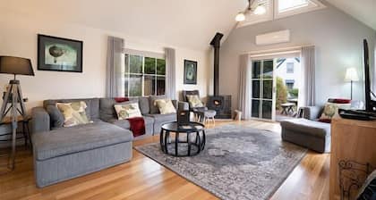 BlueMill Lodge - The Perfect Place for Couples or Families!