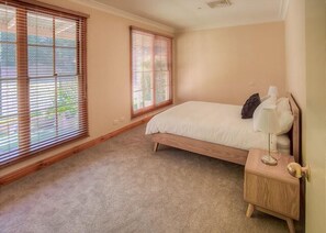 4 Schlafzimmer, Bügeleisen/Bügelbrett, WLAN, Bettwäsche