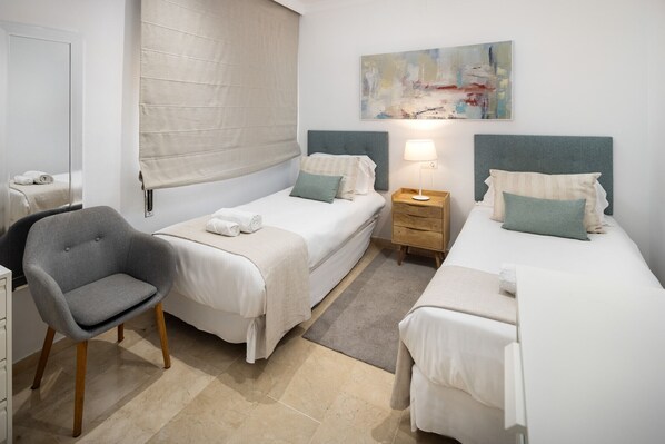 2 bedrooms, iron/ironing board, free WiFi, bed sheets