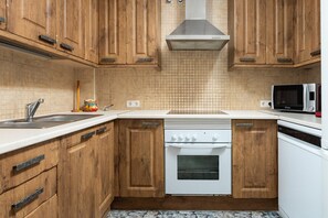 Kühlschrank, Mikrowelle, Ofen, Geschirrspüler