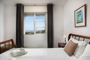 2 bedrooms, in-room safe, iron/ironing board, free WiFi