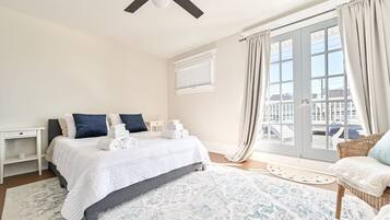 3 slaapkamers, een strijkplank/strijkijzer, gratis wifi, beddengoed