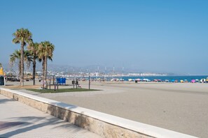 Una spiaggia nelle vicinanze