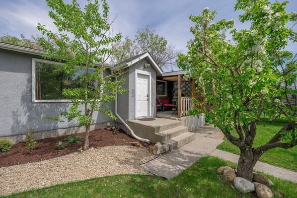 Exterior - Dreams off 16th (Calgary)