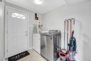 Family House, Garden View | Laundry - Dreams off 16th (Calgary)