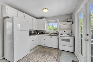 Casa família, vista para o jardim | Cozinha privada | Cadeirão de bebê