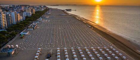 بالقرب من الشاطئ