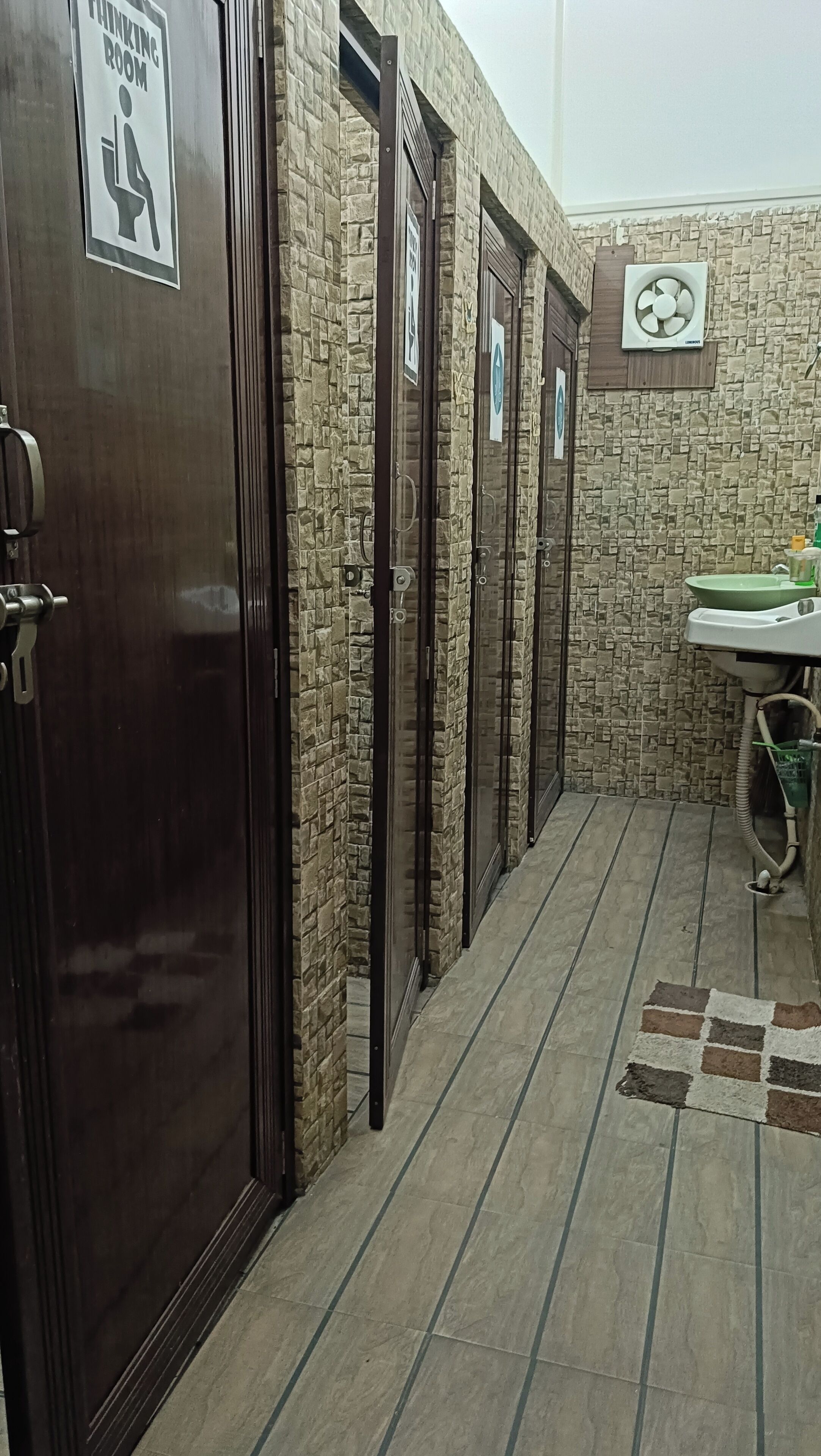 Comfort Shared Dormitory | Bathroom | Slippers