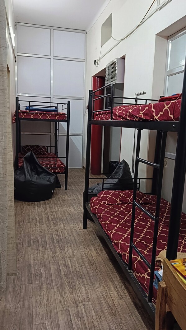 Comfort Shared Dormitory | Living area - Accommodation In Prayagraj (Prayagraj)