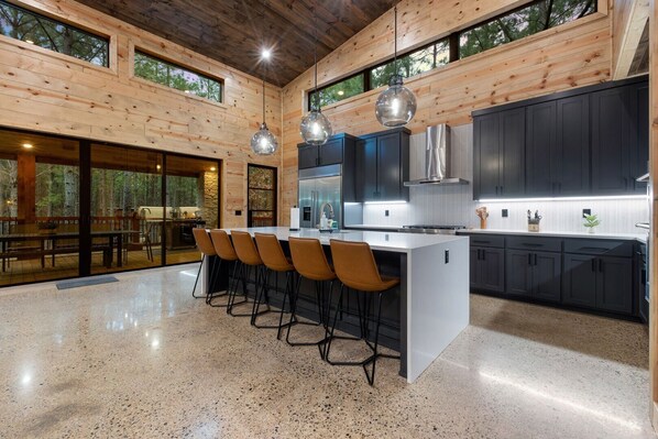 Refrigerador, microondas, horno, lavavajillas