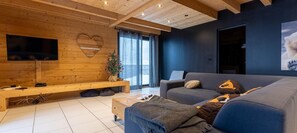 TV - The beautiful story - BESSE ET SAINT ANASTAISE (BESSE ET SAINT ANASTAISE)