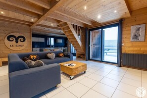 TV - The beautiful story - BESSE ET SAINT ANASTAISE (BESSE ET SAINT ANASTAISE)