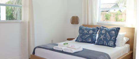 Iron/ironing board, WiFi, bed sheets