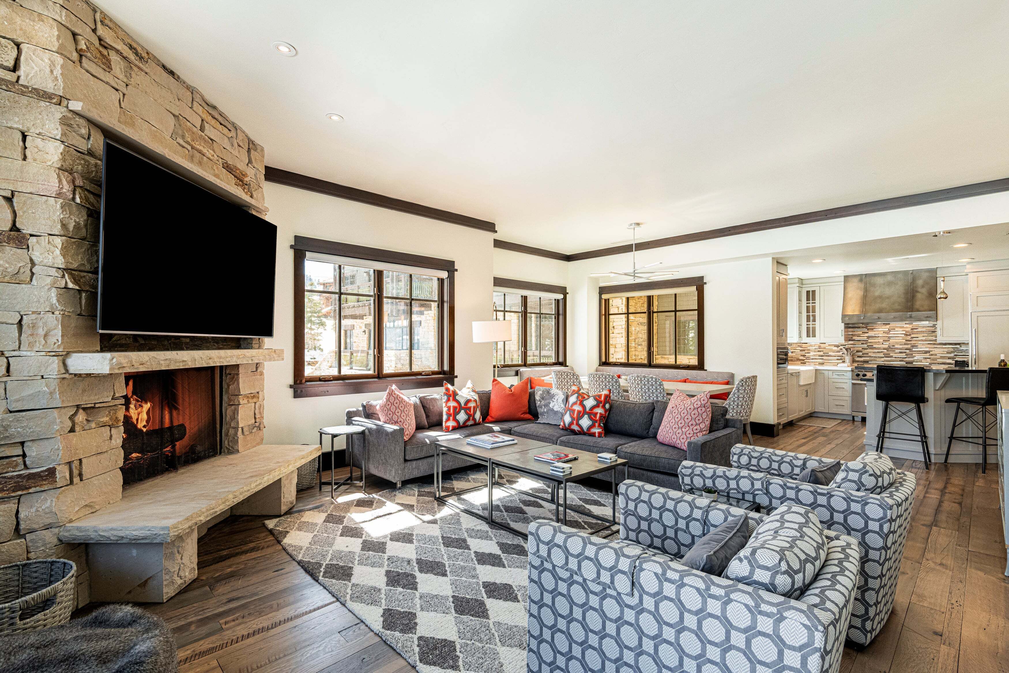 Smart TV, fireplace
