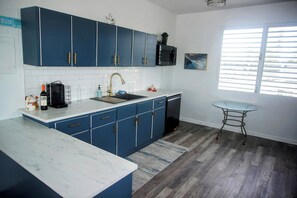 Fridge, microwave, oven, stovetop - Spacious 6-bedroom villa in gorgeous Luquillo with WiFi, AC (Luquillo)