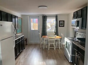 Private kitchen - Downtown Bannerman Appartment (St. John's)