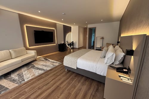 Junior-Suite | Minibar, Schreibtisch, kostenloses WLAN, Bettwäsche