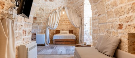 5 bedrooms, iron/ironing board, free WiFi, bed sheets