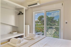 1 bedroom, free WiFi, bed sheets - First Floor Bedroom 6 with Shared Terrace, Wi-Fi and Air Conditioning (????????S)