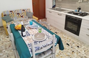 Fridge, coffee/tea maker, cookware/dishes/utensils, spices