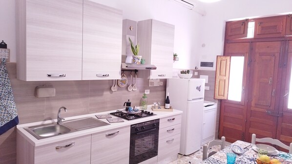 Fridge, coffee/tea maker, cookware/dishes/utensils, spices