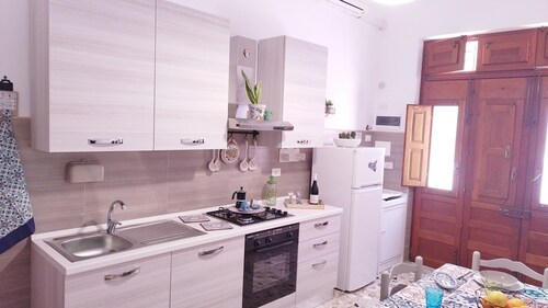 Apartment 'S'accomodassi - Tra Città E Mare' with Air Conditioning
