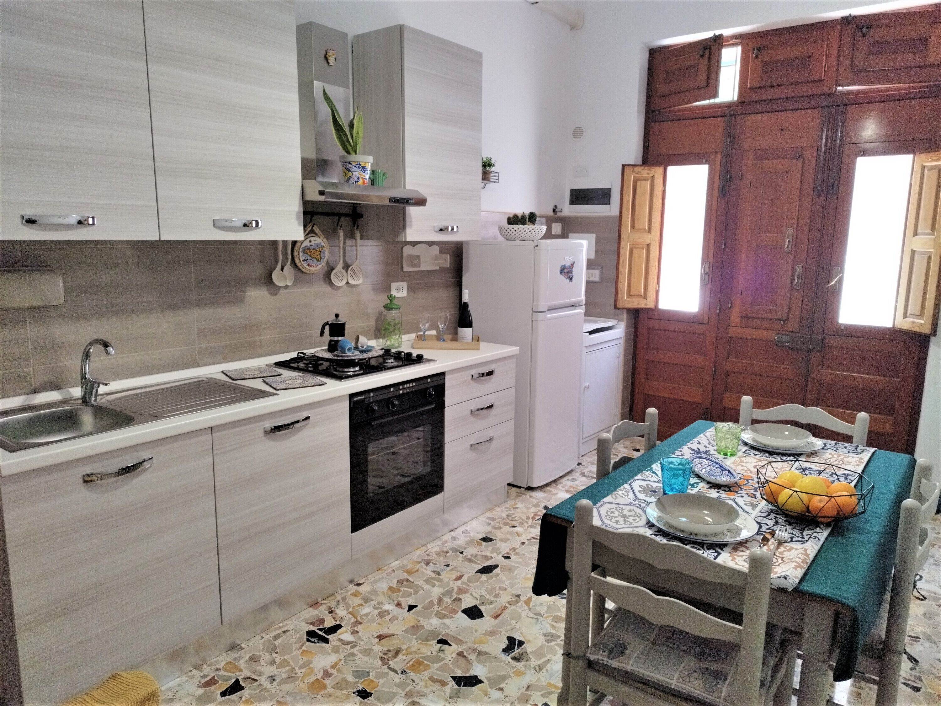 雪櫃、咖啡機/沖茶器、廚房用具/餐具/器皿、香料