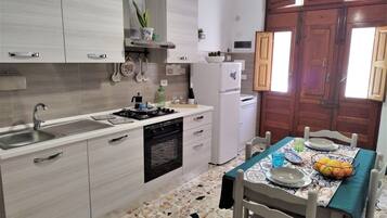 Fridge, coffee/tea maker, cookware/dishes/utensils, spices