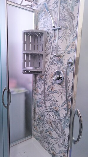 Shower, towels