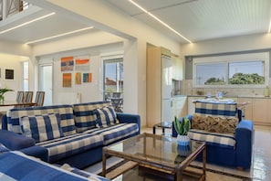 TV - Room 'Lower Level 7' with Shared Terrace, Wi-Fi and Air Conditioning (????????S)