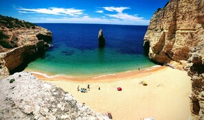 Beach nearby - Apartment 'Isabel' with Mountain View, Private Terrace and Wi-Fi (Carvoeiro)