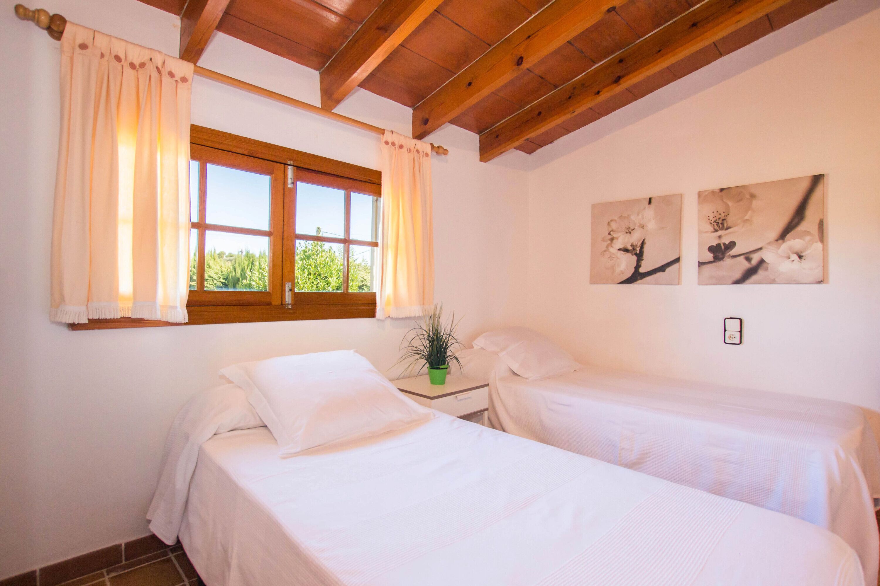 3 slaapkamers, een strijkplank/strijkijzer, gratis wifi, beddengoed