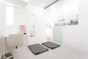 1 bedroom, in-room safe, iron/ironing board, travel cot