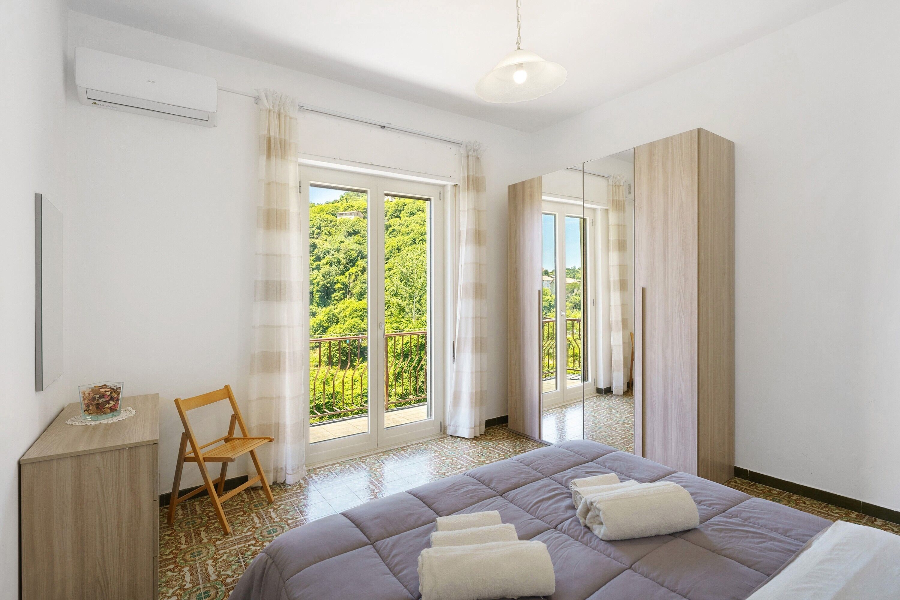 2 chambres, fer et planche à repasser, Wi-Fi gratuit, draps fournis