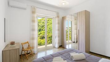 2 chambres, fer et planche à repasser, Wi-Fi gratuit, draps fournis