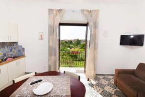 TV - Apartment 'Familiare A Due Passi Dal Sentiero Degli Dei' with Sea View, Wi-Fi and Air Conditioning (Agerola)