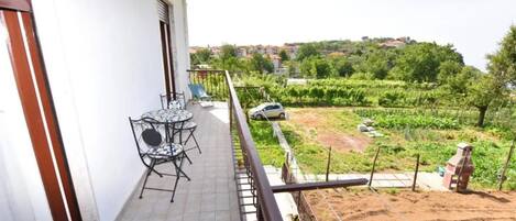 تناول الطعام بالخارج