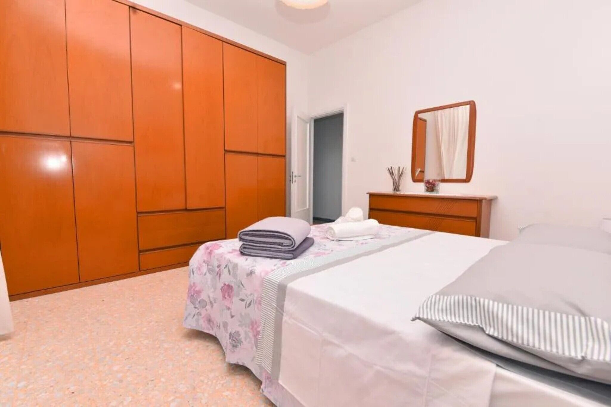 2 habitaciones, tabla de planchar con plancha y wifi gratis 