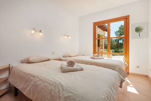 3 bedrooms, free WiFi, bed sheets