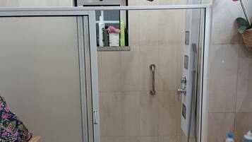 Shower, hair dryer, towels