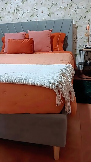 2 slaapkamers, een strijkplank/strijkijzer, gratis wifi, beddengoed