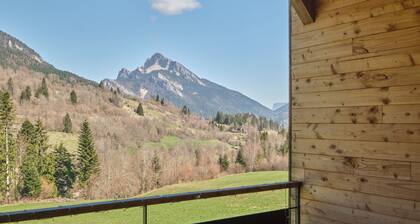 Chalet "Les 3 Som" avec vue sur la montagne, terrasse privée et Wi-Fi