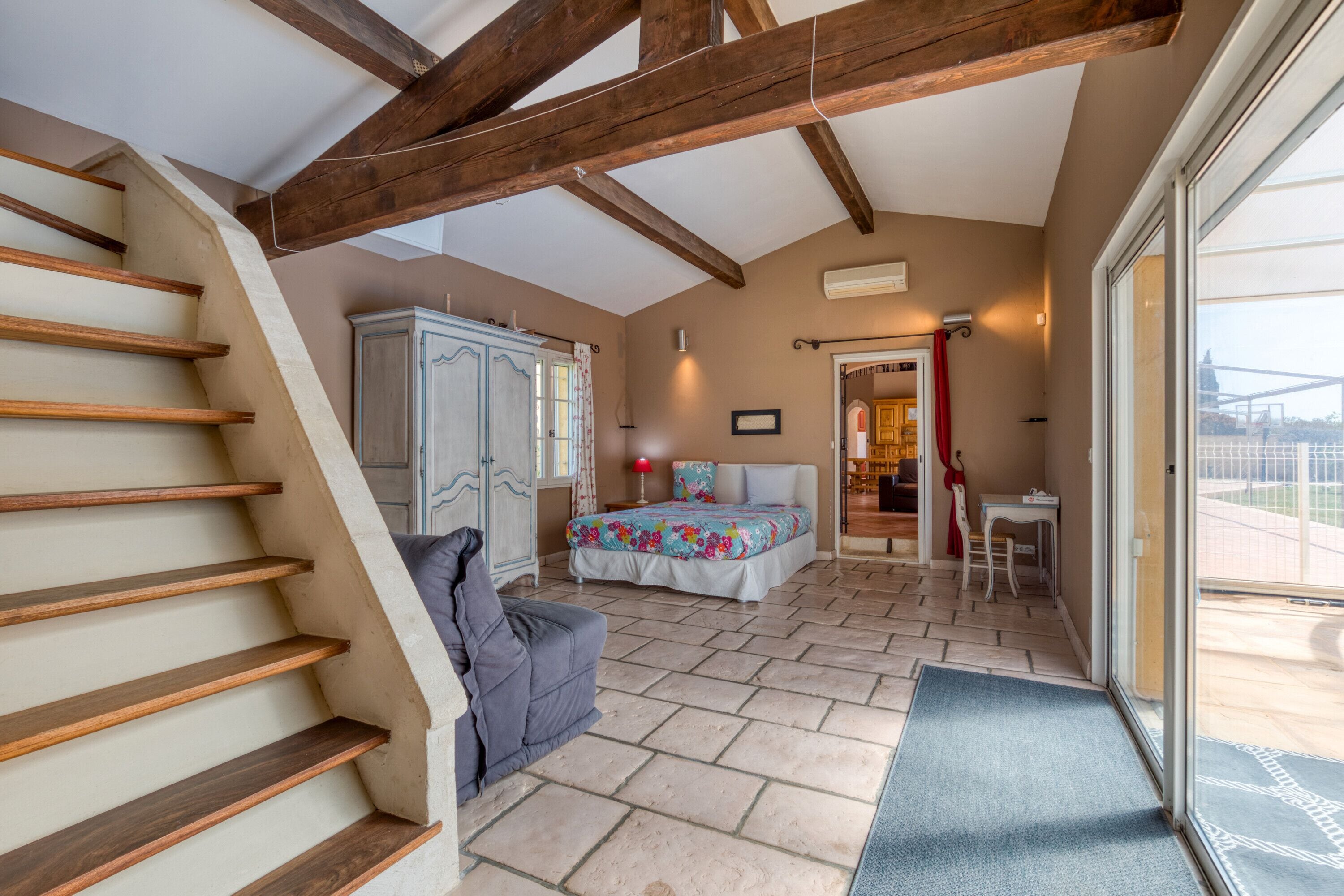 4 habitaciones, tabla de planchar con plancha y wifi gratis 