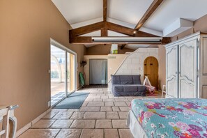 4 chambres, fer et planche à repasser, Wi-Fi gratuit, draps fournis