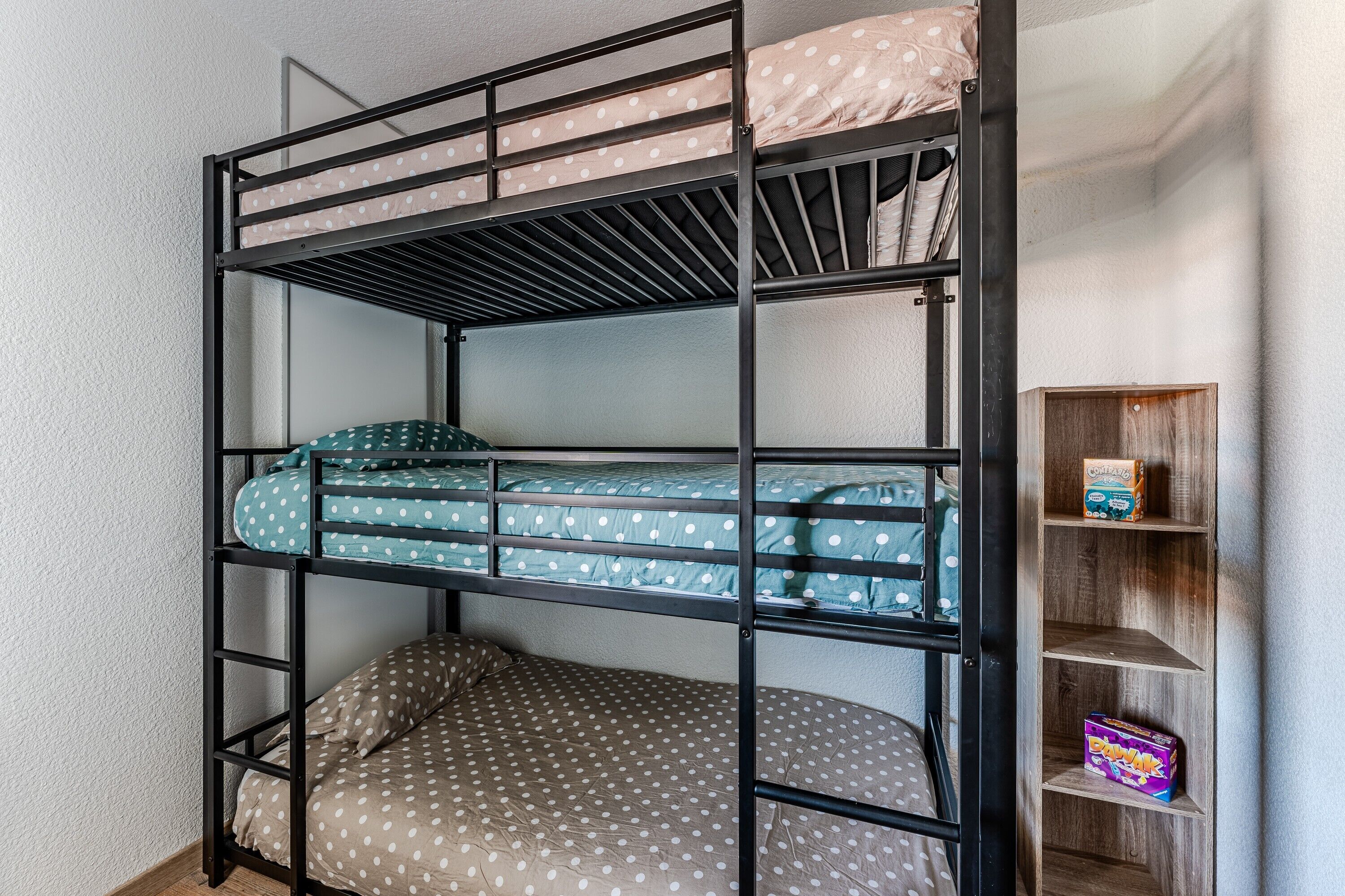 1 slaapkamer, een strijkplank/strijkijzer, gratis wifi, beddengoed