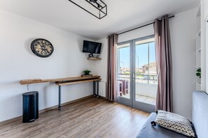 TV, video games - Modern apartment with terrace and direct beach access (Biscarrosse)